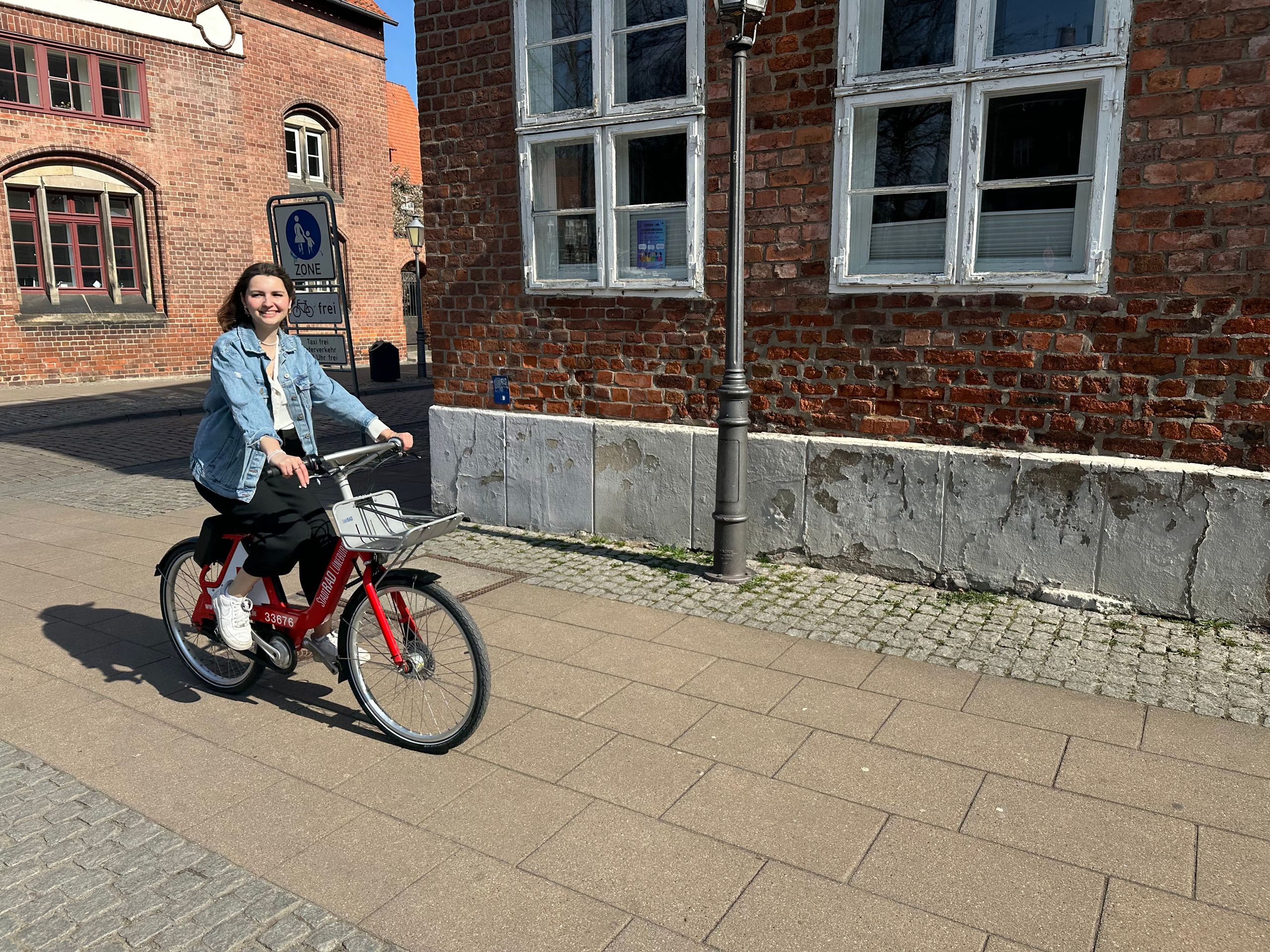 Man and woman at fountain